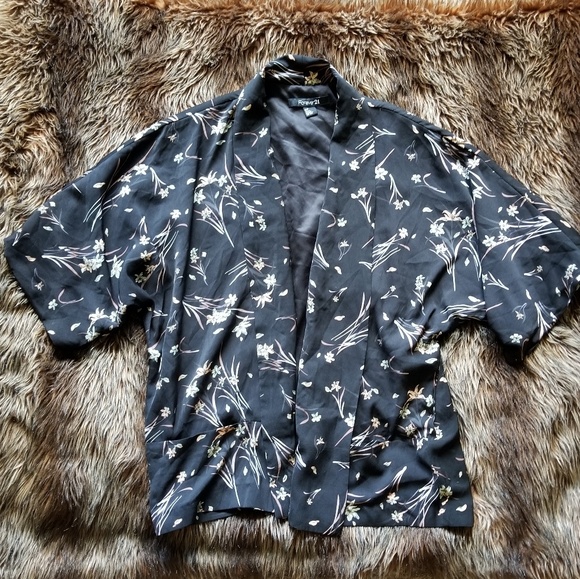 Black Kimono with POCKETS - Picture 1 of 4